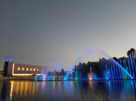 Українські хіти та Петро Порошенко відкрили 10-й сезон фонтану Рошен у Вінниці.